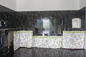 OYO 94049 Pondok Accilia