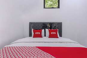 OYO 94049 Pondok Accilia