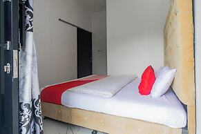 OYO 94049 Pondok Accilia