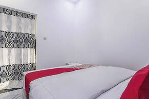 OYO 94049 Pondok Accilia