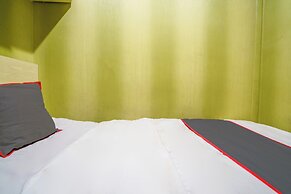 OYO 94052 Apartement Gateway Cicadas by Guling Property