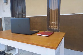SPOT ON 94051 Mekar Guest House Syariah
