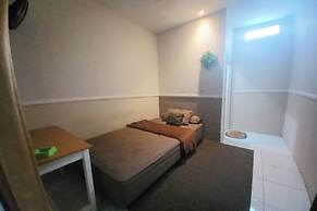 SPOT ON 94051 Mekar Guest House Syariah
