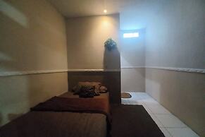 SPOT ON 94051 Mekar Guest House Syariah