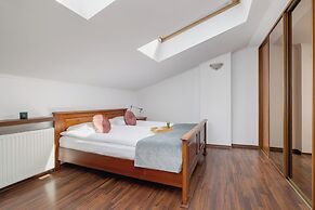 Asnyka Apartment Cracow by Renters