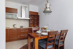 Asnyka Apartment Cracow by Renters