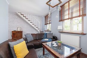 Asnyka Apartment Cracow by Renters