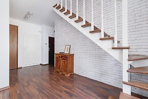 Asnyka Apartment Cracow by Renters