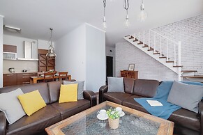 Asnyka Apartment Cracow by Renters