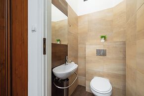 Asnyka Apartment Cracow by Renters