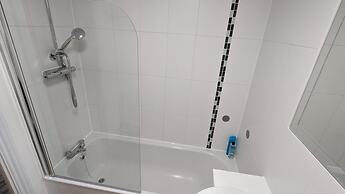 Greenhithe Flat-kent- 20 Mins to London-petsok