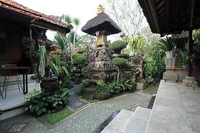 Capital O 94011 Binhari Guest House