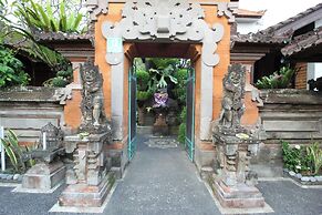 Capital O 94011 Binhari Guest House