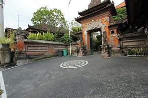 Capital O 94011 Binhari Guest House