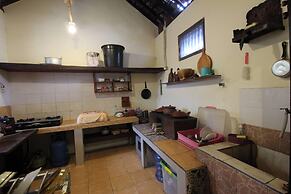 Capital O 94011 Binhari Guest House