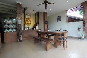 Capital O 94011 Binhari Guest House