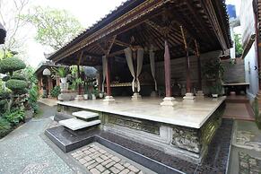 Capital O 94011 Binhari Guest House