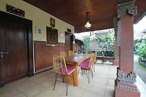 Capital O 94011 Binhari Guest House