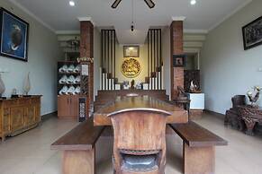 Capital O 94011 Binhari Guest House