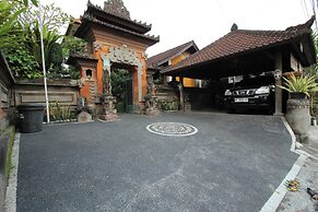 Capital O 94011 Binhari Guest House