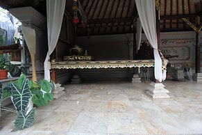 Capital O 94011 Binhari Guest House