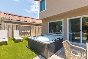 Sunny San Diego Retreat w Hot tub & Game Room