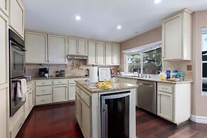Sunny San Diego Retreat w Hot tub & Game Room
