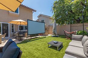 Sunny San Diego Retreat w Hot tub & Game Room