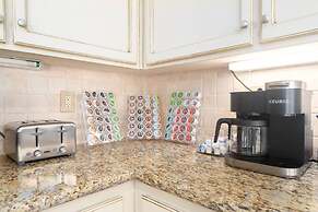 Sunny San Diego Retreat w Hot tub & Game Room