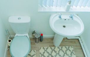 Cradley Manor - Spacious 6 Bedroom House