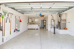 Lanai & Gas Grill: Bright Home in The Villages!