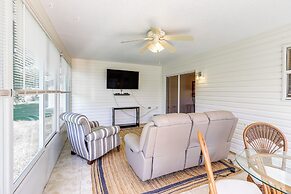 Lanai & Gas Grill: Bright Home in The Villages!