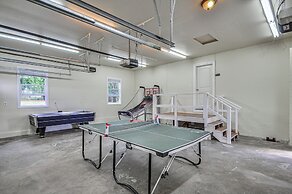 Portland Area Group Getaway: Hot Tub & Views!