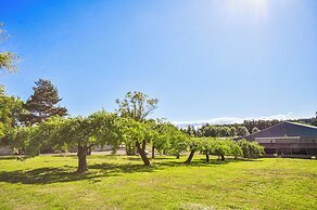 Portland Area Group Getaway: Hot Tub & Views!