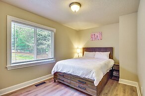 Portland Area Group Getaway: Hot Tub & Views!