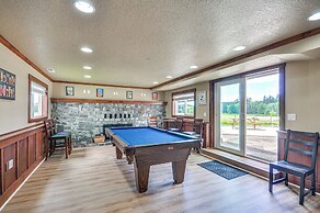 Portland Area Group Getaway: Hot Tub & Views!
