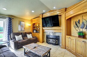 Portland Area Group Getaway: Hot Tub & Views!