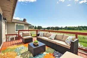 Portland Area Group Getaway: Hot Tub & Views!