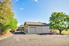 Portland Area Group Getaway: Hot Tub & Views!