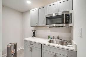 Quaint Stafford Apartment w/ Electric Fireplace!