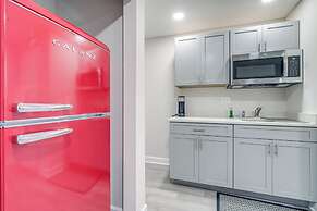 Quaint Stafford Apartment w/ Electric Fireplace!