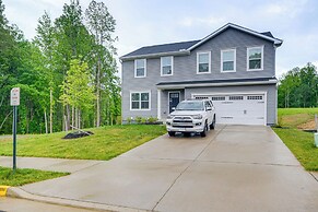 Quaint Stafford Apartment w/ Electric Fireplace!