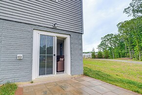 Quaint Stafford Apartment w/ Electric Fireplace!