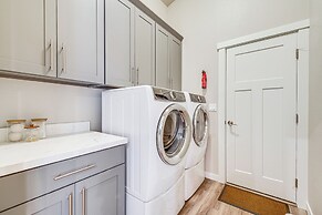 Freeland Retreat - Deck, Fire Pit & Beach Access!