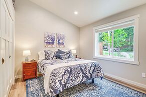 Freeland Retreat - Deck, Fire Pit & Beach Access!