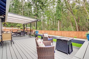 Freeland Retreat - Deck, Fire Pit & Beach Access!