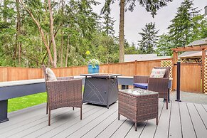 Freeland Retreat - Deck, Fire Pit & Beach Access!