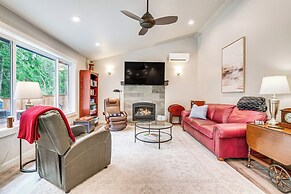 Freeland Retreat - Deck, Fire Pit & Beach Access!