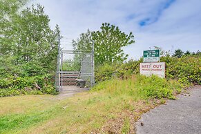 Freeland Retreat - Deck, Fire Pit & Beach Access!