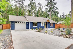 Freeland Retreat - Deck, Fire Pit & Beach Access!